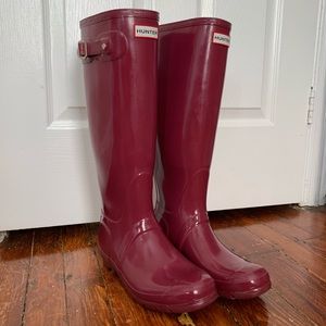 Women’s Hunter Gloss Tall Rain boot Raspberry Sz 8